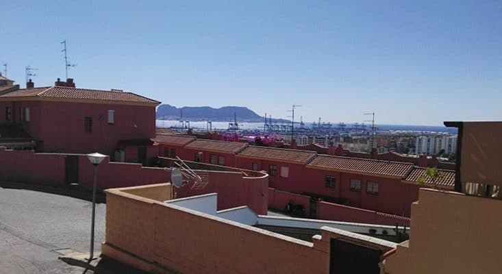 4 bed 2 bath Las Palmones