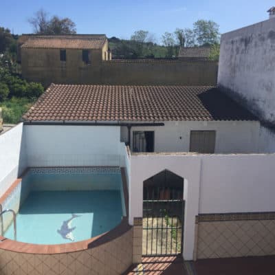 4 bed long term rental with pool