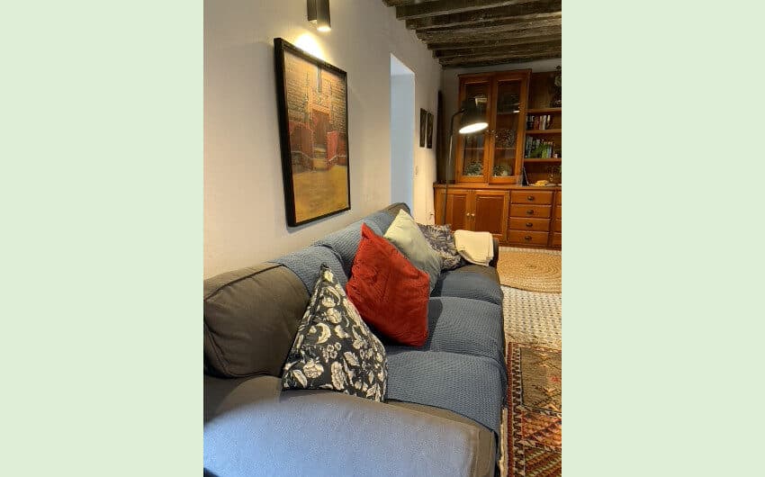 6 bed 3 bath 295K Jimena