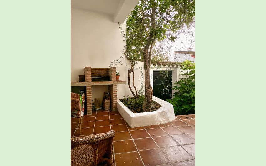 6 bed 3 bath 295K Jimena