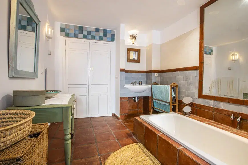 stylish 2 bed 2 bath Jimena