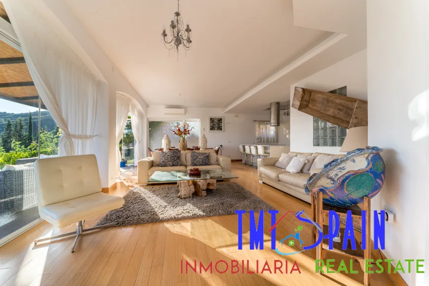 6 bed 6 bath Estepona