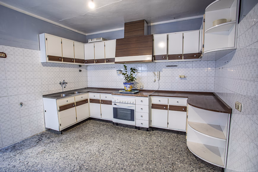 3 bed 1 bath CSC142