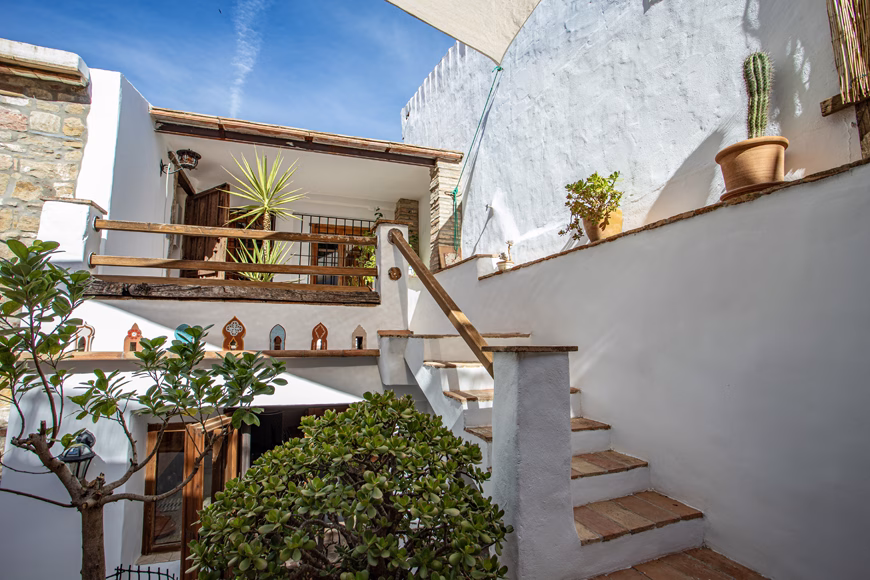 Jimena 3 bed 3 bath 240,000€