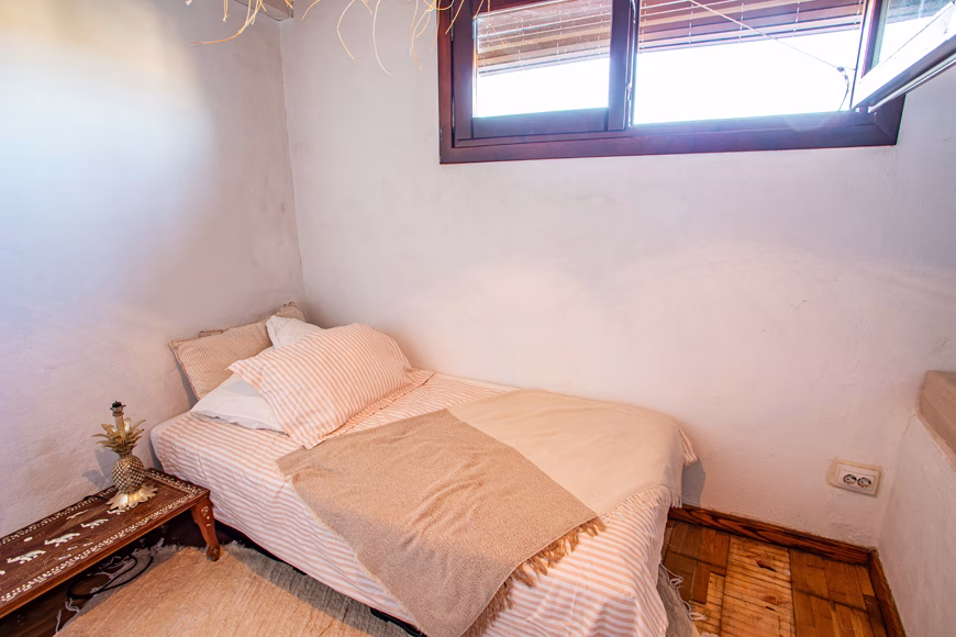 JimLlJ198 2 bed townhouse
