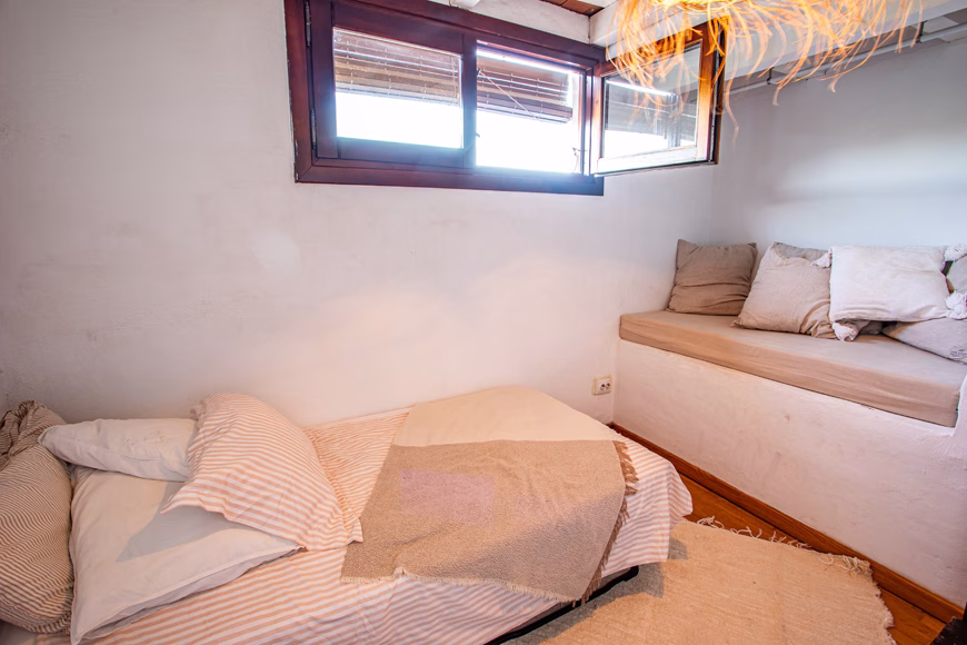 JimLlJ198 2 bed townhouse
